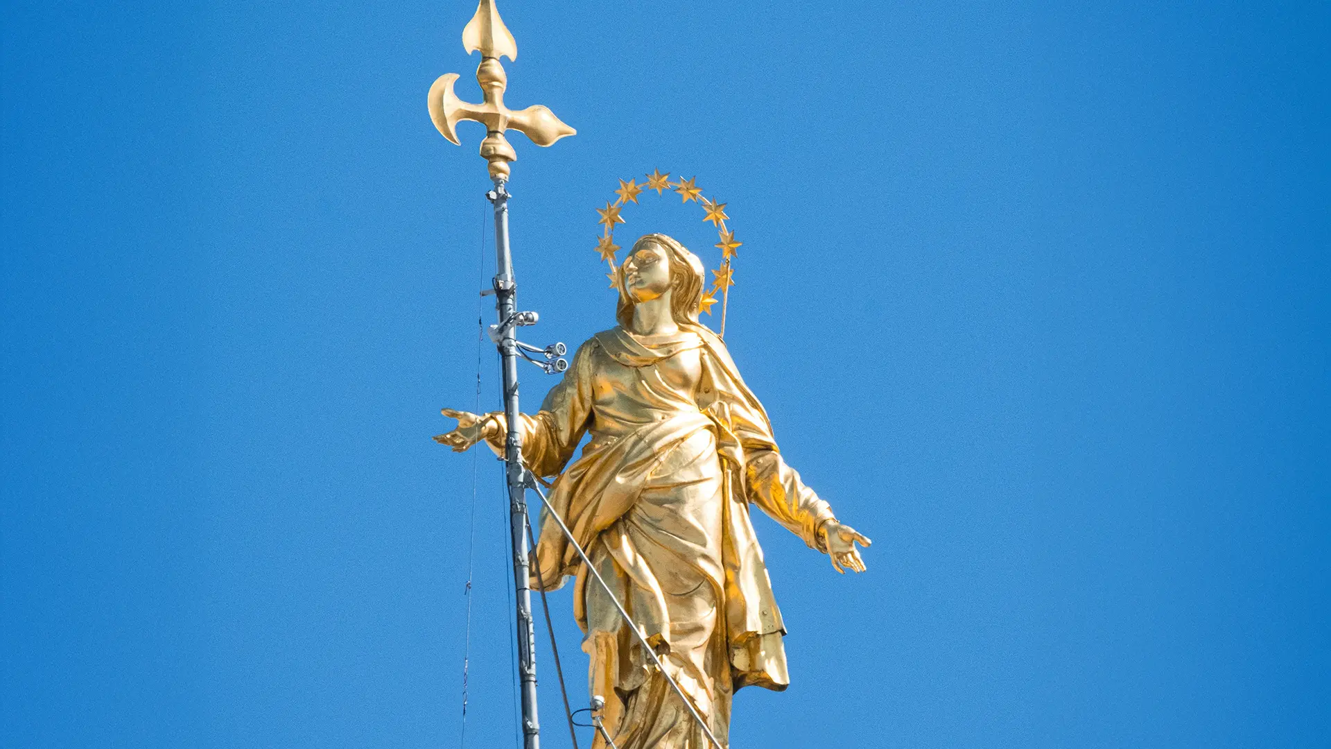 Statua della Madonnina del Duomo di Milano